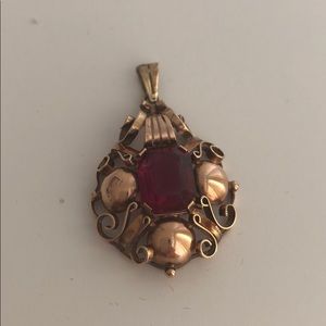 Vintage pendant gold with ruby
